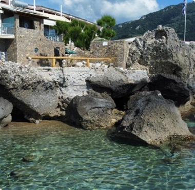 A Restaurant “on the rocks”